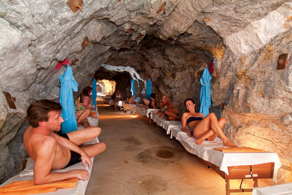 Travel-Caves-Feb28-02-590